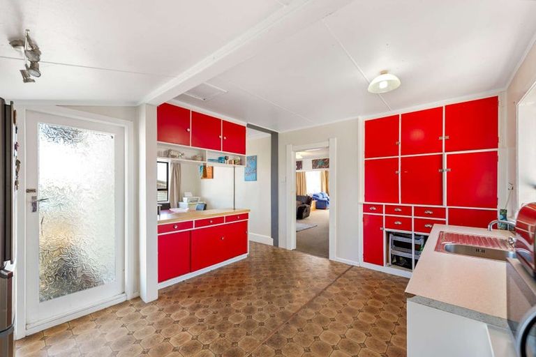 Photo of property in 32 Manuka Street, Castlecliff, Whanganui, 4501