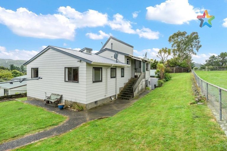 Photo of property in 21 Whitechapel Grove, Stokes Valley, Lower Hutt, 5019