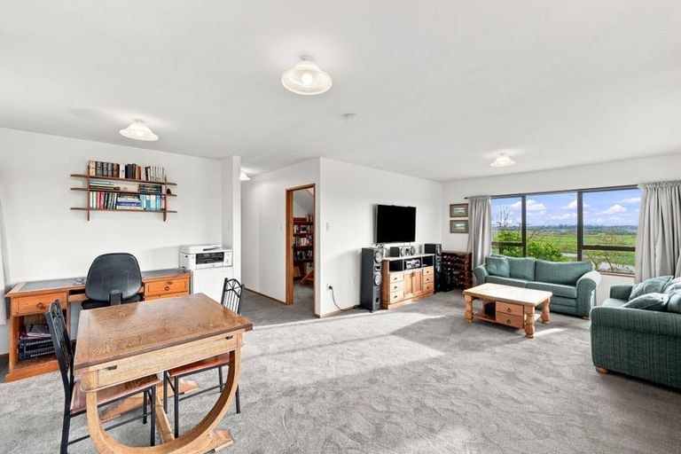 Photo of property in 433 Cashmere Road, Westmorland, Christchurch, 8025