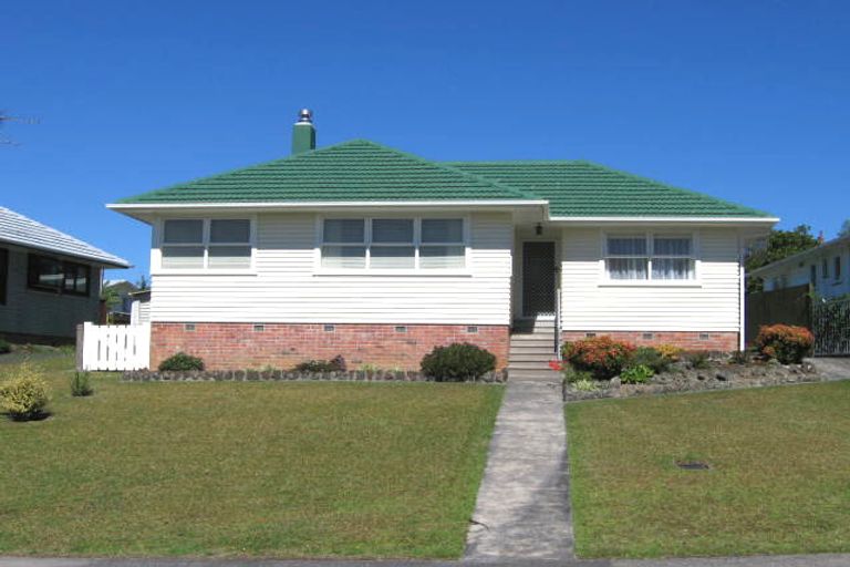 Photo of property in 63 Divich Avenue, Te Atatu South, Auckland, 0610