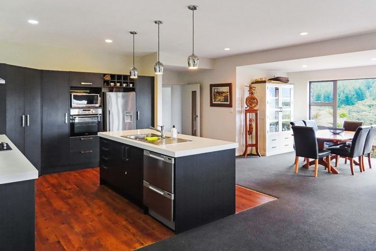 Photo of property in 29 Mcewen Crescent, Riverstone Terraces, Upper Hutt, 5018