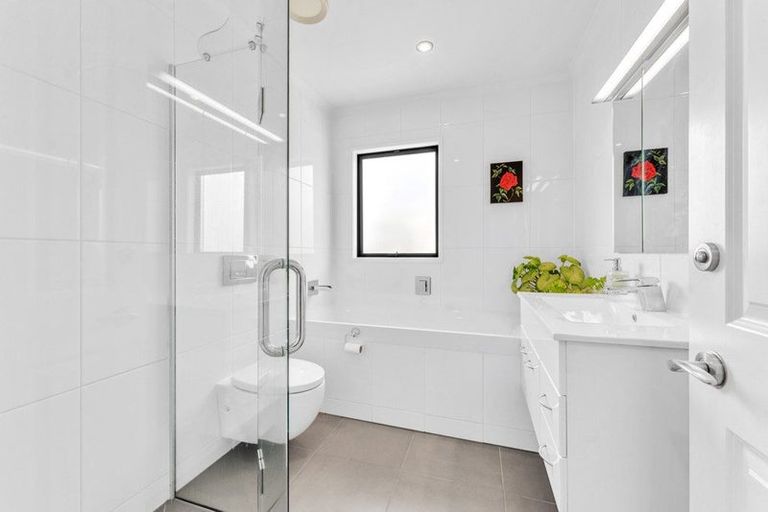 Photo of property in 37 Vincent Street, Waterloo, Lower Hutt, 5011