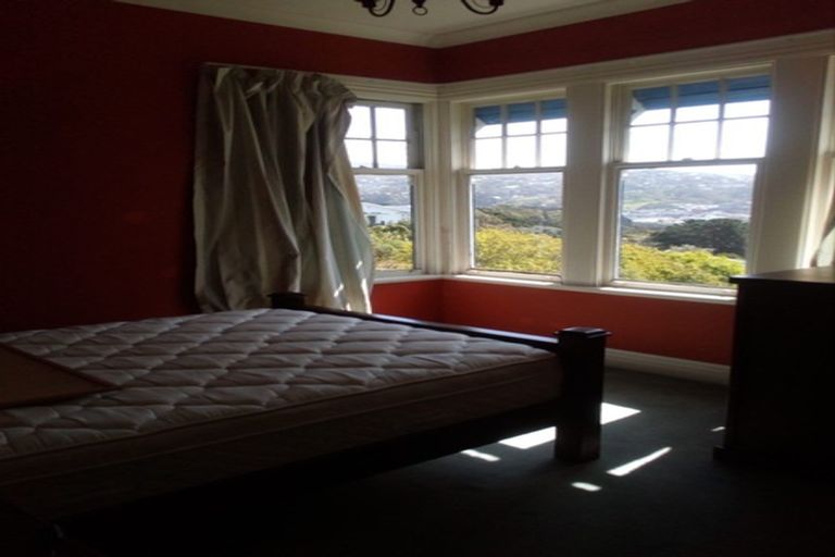 Photo of property in 25 Sutherland Crescent, Melrose, Wellington, 6023