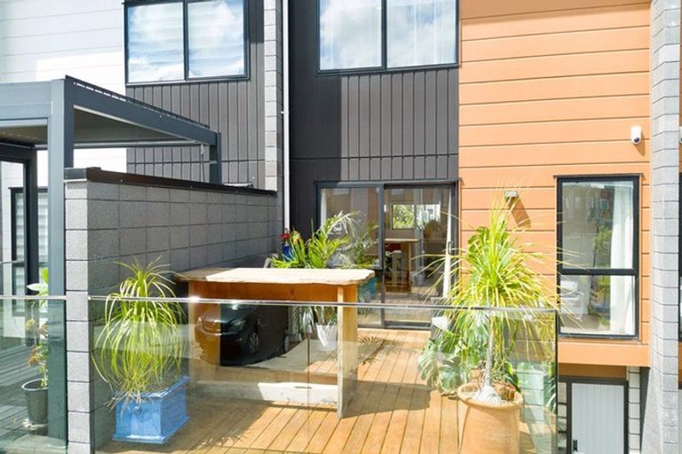 Photo of property in 8 Meritage Lane, Te Atatu South, Auckland, 0610