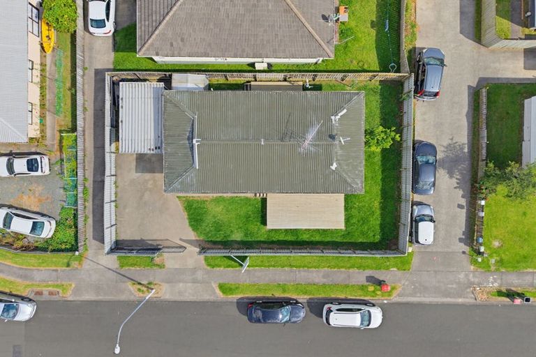 Photo of property in 2/31 Solveig Place, Randwick Park, Auckland, 2105