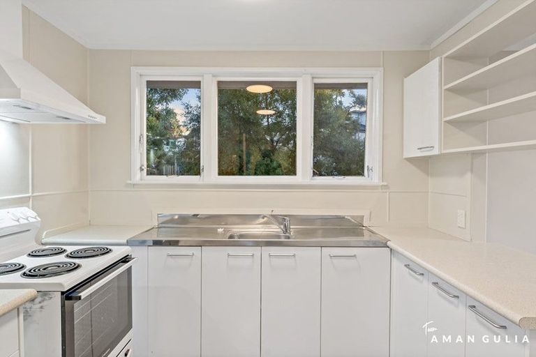 Photo of property in 18 Grandison Crescent, New Lynn, Auckland, 0600