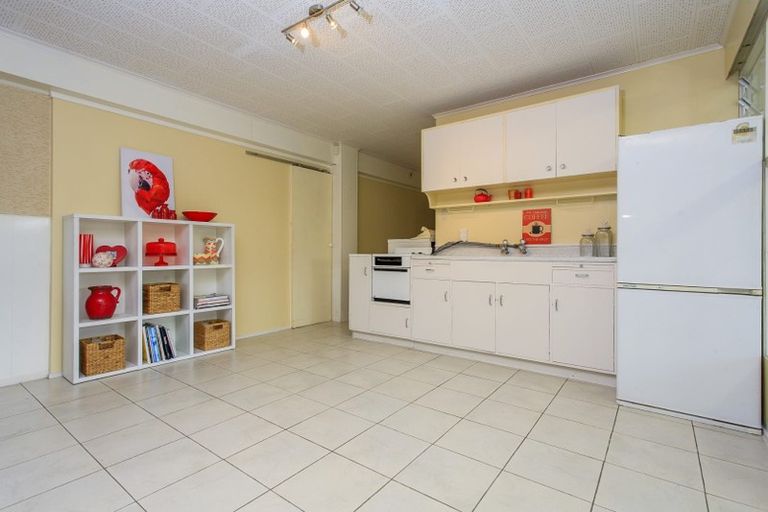 Photo of property in 25 Christian Road, Swanson, Auckland, 0614