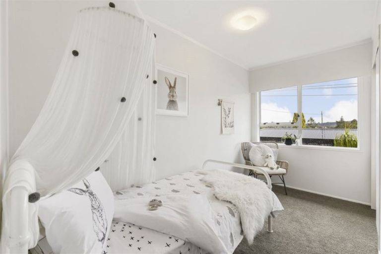 Photo of property in 1/102 Eskdale Road, Birkdale, Auckland, 0626