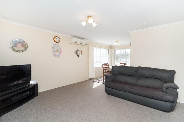 Photo of property in 8 Forbes Place, Kelvin Grove, Palmerston North, 4414
