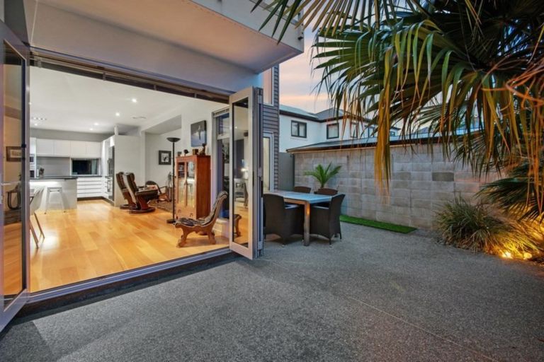 Photo of property in 1/64 Holly Road, St Albans, Christchurch, 8014