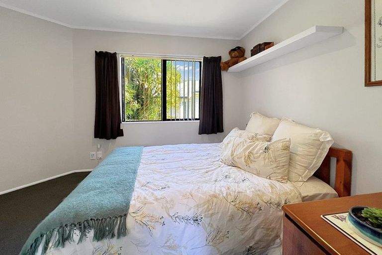 Photo of property in 8 Longview Rise, Massey, Auckland, 0614