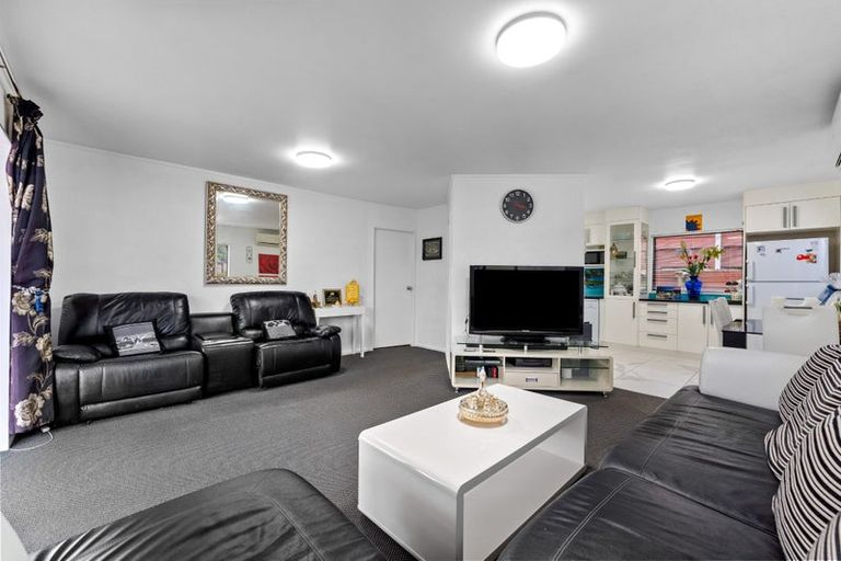 Photo of property in 1/51 Vandeleur Avenue, Birkdale, Auckland, 0626