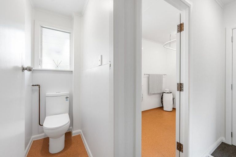 Photo of property in 18 Norwich Place, Awapuni, Palmerston North, 4412