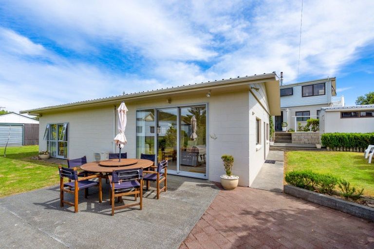 Photo of property in 1 Moana Drive, Mahia, 4198