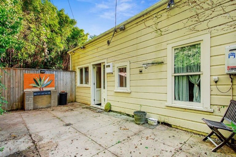 Photo of property in 50 Palliser Road, Roseneath, Wellington, 6011