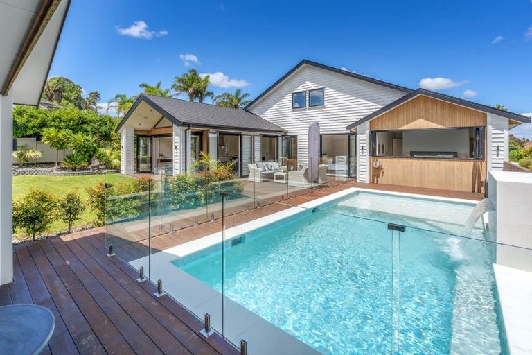 Photo of property in 8 St Elmo Rise, Shamrock Park, Auckland, 2016