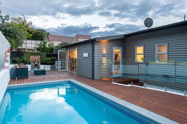 Photo of property in 18 Beulah Avenue, Rothesay Bay, Auckland, 0630