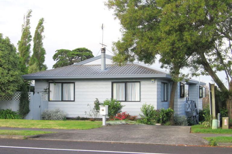 Photo of property in 37 Gosford Drive, Botany Downs, Auckland, 2010