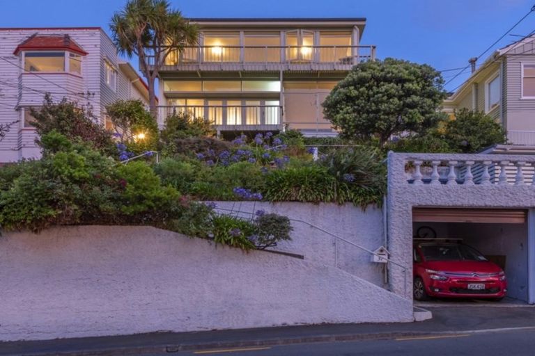 Photo of property in 37 The Crescent, Roseneath, Wellington, 6011