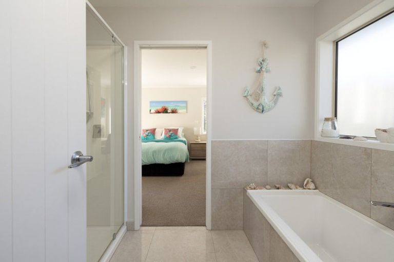 Photo of property in 37 Santa Monica Drive, Papamoa Beach, Papamoa, 3118