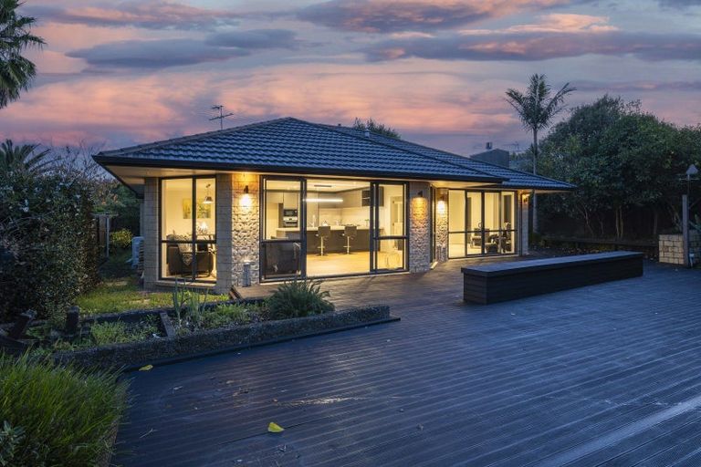 Photo of property in 15 Elliot Street, Riverhead, 0820