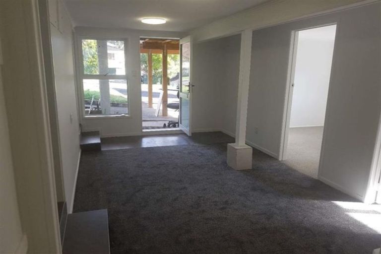 Photo of property in 6 Tawavale Crescent, Totara Vale, Auckland, 0629