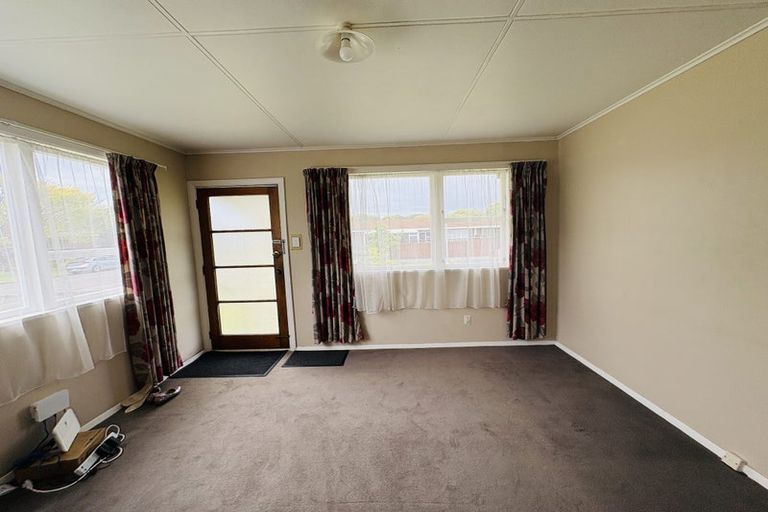Photo of property in 80a Wikiriwhi Crescent, Awapuni, Palmerston North, 4412