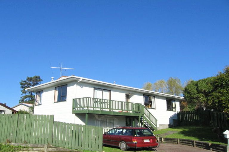 Photo of property in 4 Whitechapel Grove, Stokes Valley, Lower Hutt, 5019