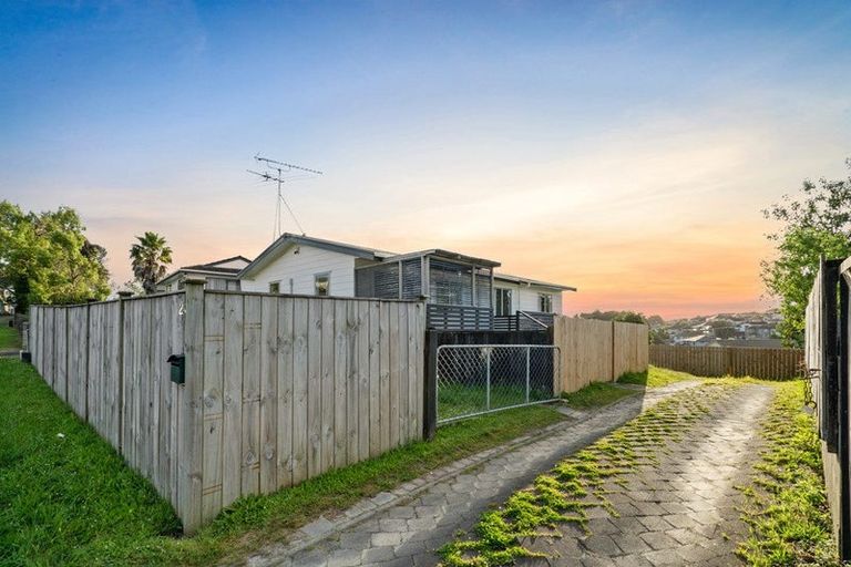 Photo of property in 23 Everglade Drive, Goodwood Heights, Auckland, 2105