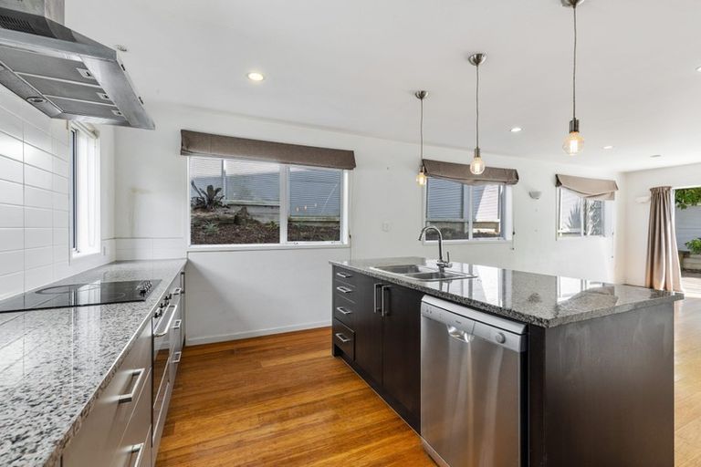 Photo of property in 682b Beach Road, Browns Bay, Auckland, 0630