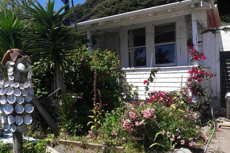 Photo of property in 619 Marine Drive, Days Bay, Lower Hutt, 5013