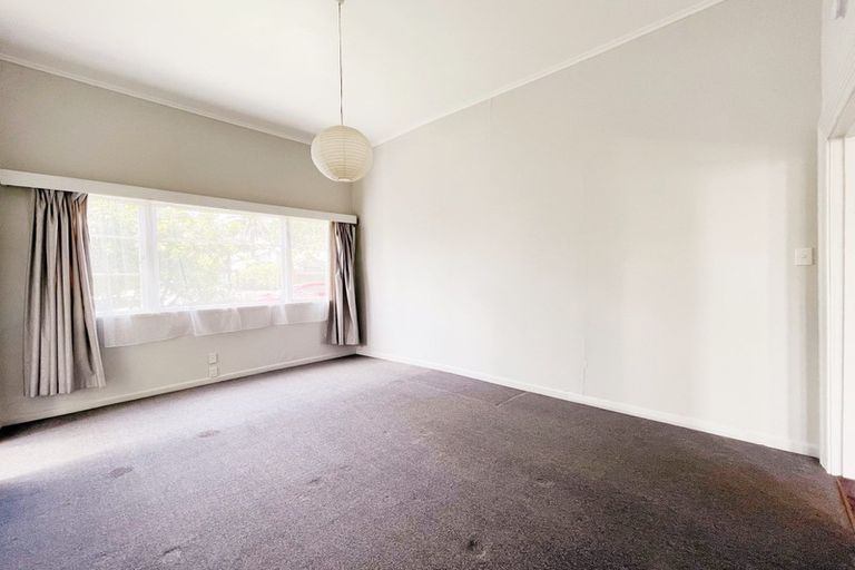 Photo of property in 2/1 Heathglen Place, Bayview, Auckland, 0629