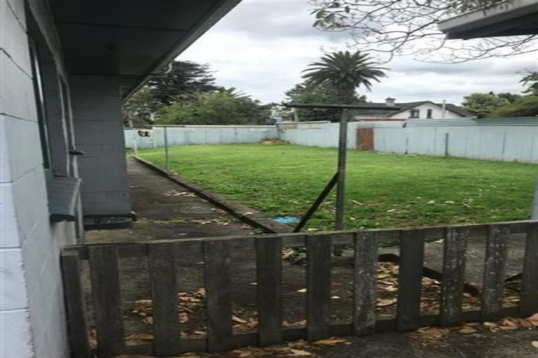 Photo of property in 2/23 Driver Road, Mangere East, Auckland, 2024
