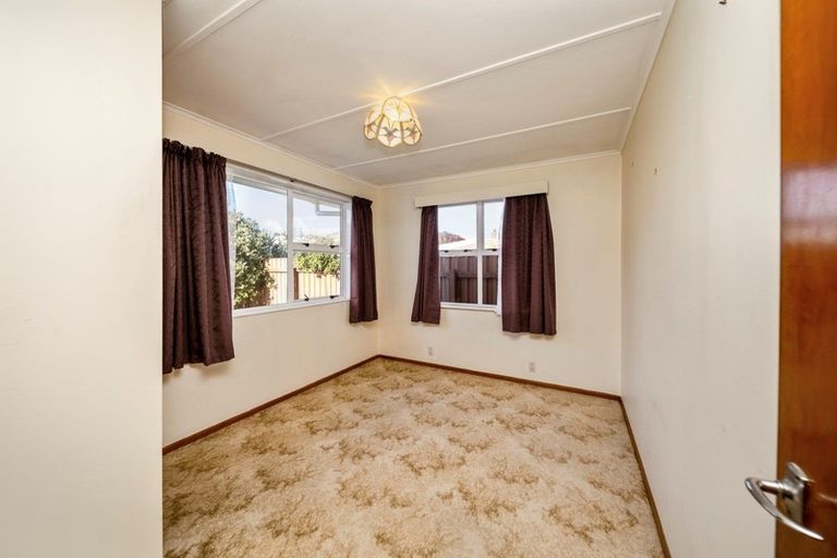 Photo of property in 4 Rosendale Avenue, Spotswood, New Plymouth, 4310