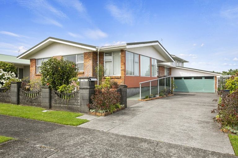 Photo of property in 24 Nevada Drive, Merrilands, New Plymouth, 4312