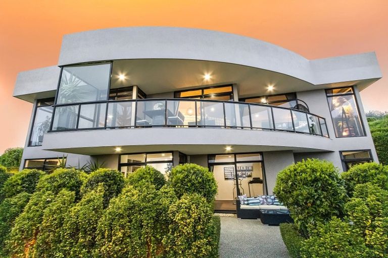 Photo of property in 18 Harry Ell Drive, Cashmere, Christchurch, 8022