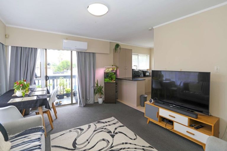 Photo of property in 2/126 Lynwood Road, New Lynn, Auckland, 0600
