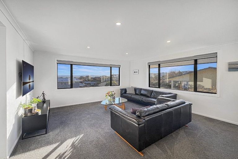 Photo of property in 1 Aotea Crescent, Gore, 9710