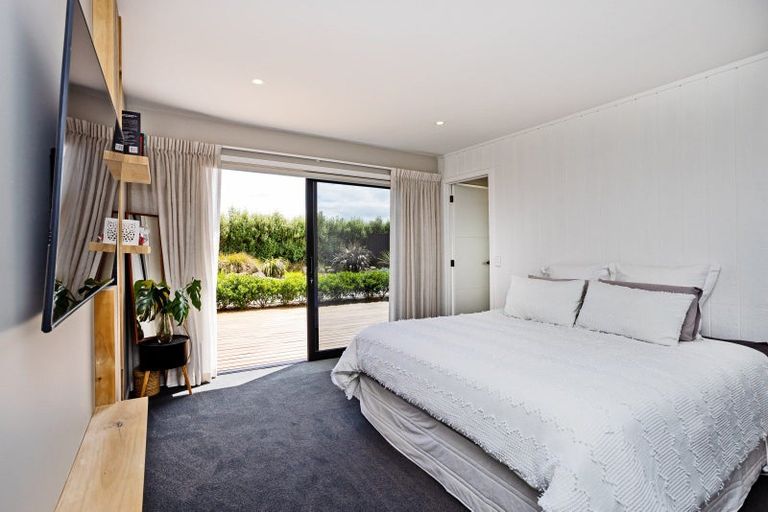 Photo of property in 22 Glenda Place, Seaward Bush, Invercargill, 9812