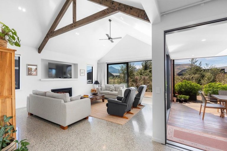 Photo of property in 5 Kerrera Lane, Jacks Point, Queenstown, 9371