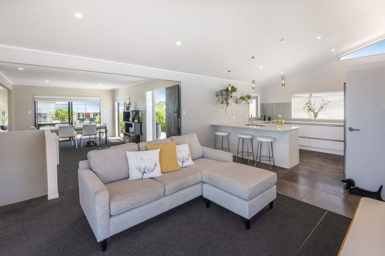 Photo of property in 2/26 Tizard Road, Birkenhead, Auckland, 0626