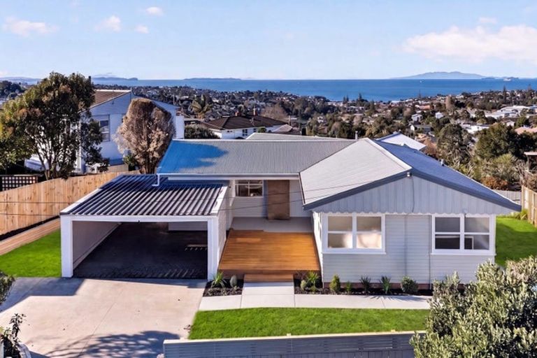 Photo of property in 313 East Coast Road, Mairangi Bay, Auckland, 0630