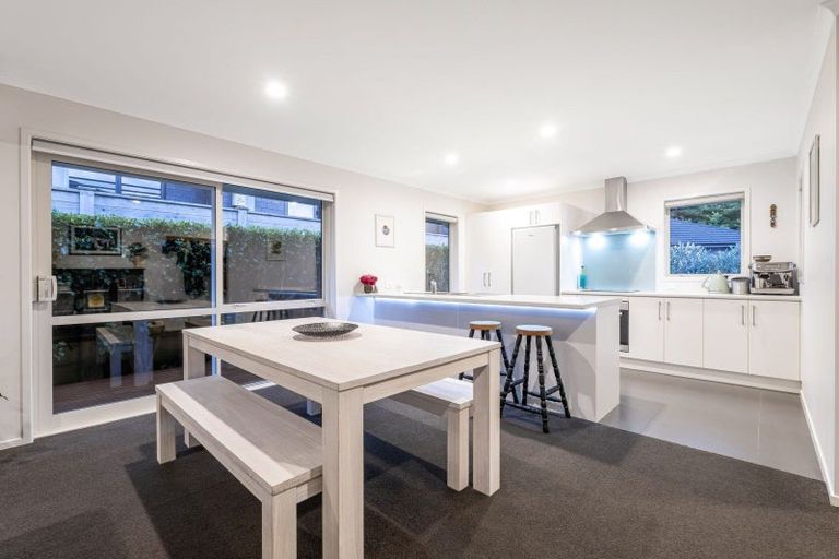 Photo of property in 27 Mooring Close, Whitby, Porirua, 5024