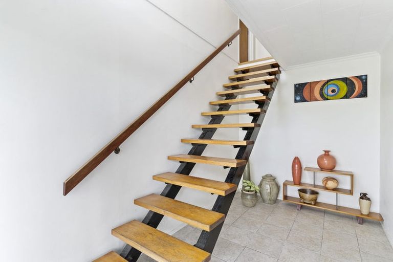 Photo of property in 16 La Trobe Street, Pakuranga Heights, Auckland, 2010