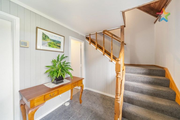 Photo of property in 21 Whitechapel Grove, Stokes Valley, Lower Hutt, 5019