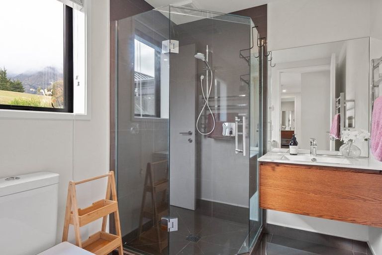 Photo of property in 35 Jacks Point Rise, Jacks Point, Queenstown, 9371