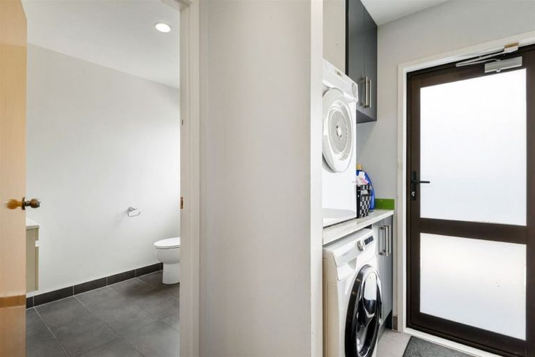 Photo of property in 2/10 Tiri View Place, Waiake, Auckland, 0630