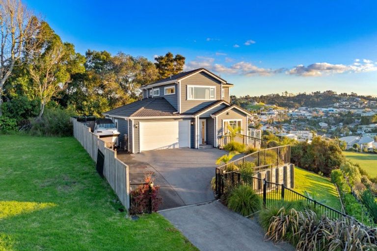 Photo of property in 8 Waititiro Rise, Stanmore Bay, Whangaparaoa, 0932