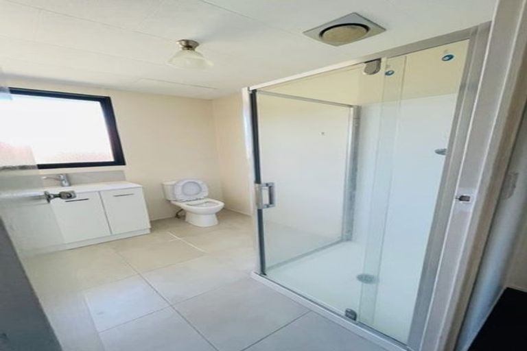 Photo of property in 2/16 Barneys Farm Road, Clendon Park, Auckland, 2103