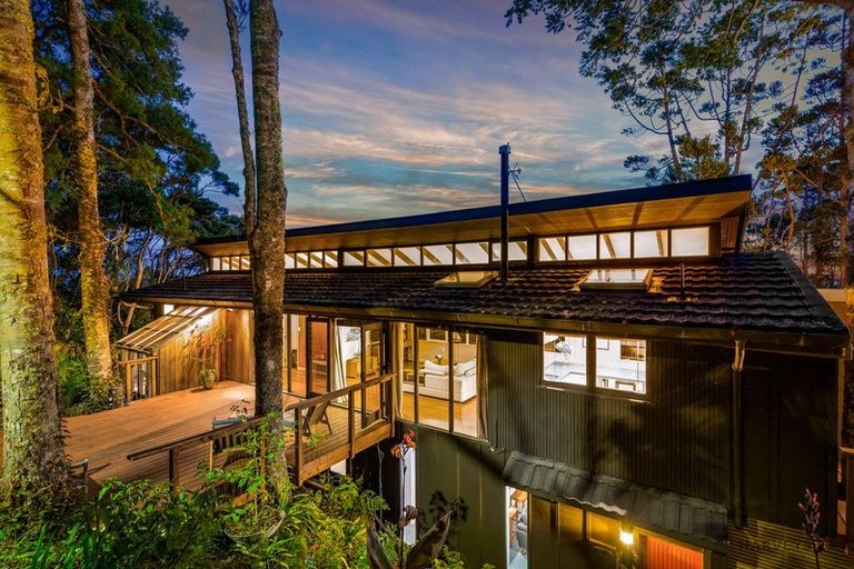 Photo of property in 10 Rangiwai Road, Titirangi, Auckland, 0604